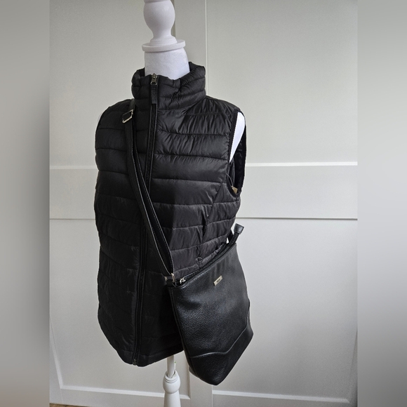 Roots Elegant Black Leather Crossbody Bag - Picture 2 of 8